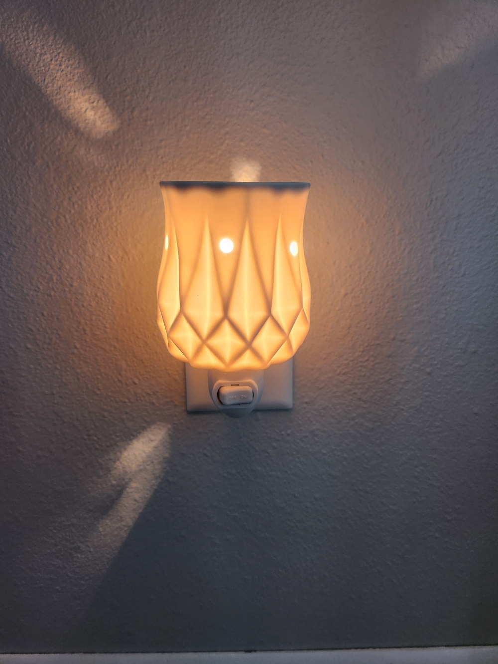 Scentay Plug-In Night Light/Warmer in Soft White